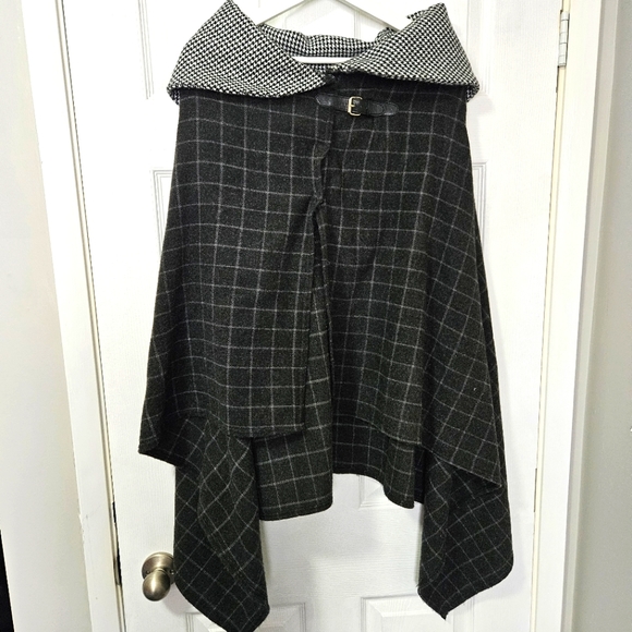Reitmans plaid poncho - Picture 1 of 6